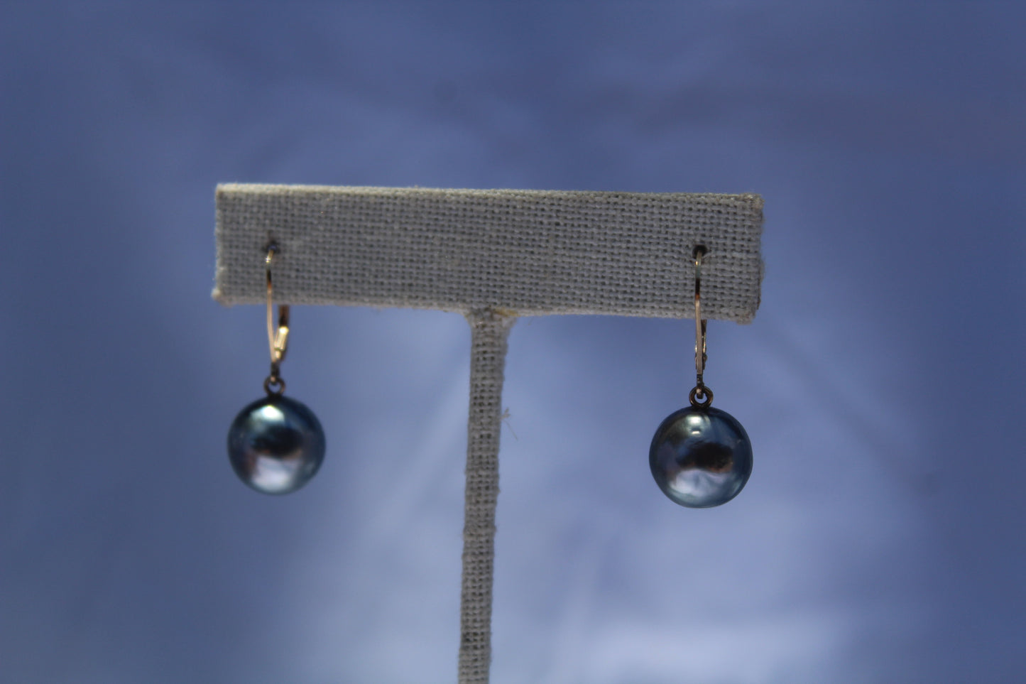 Tahitian pearl huggies